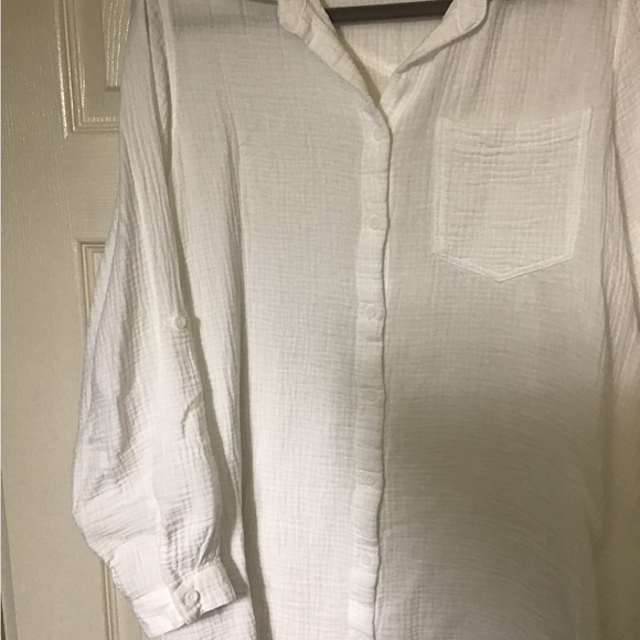 Side Stitch button down oversized white shirt, size M. Roll up sleeves. Like New - Picture 6 of 7